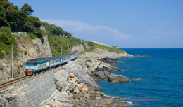 Dal 15 giugno treni diretti dal Piemonte alla Riviera romagnola: al mare senza auto e senza cambi