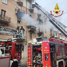 Fiamme a Parella: scoppia l'incendio nell'appartamento di via Nicola Fabrizi