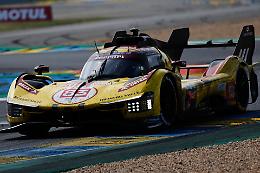 Robert Kubica taglia il traguardo e vince Le Mans 2025 con la Ferrari