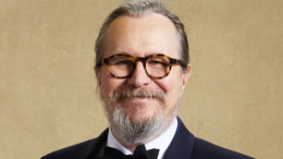 Arise, Sir Gary Oldman! L’attore di 'Darkest Hour' nominato cavaliere da Re Carlo III