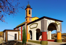Coazzolo: la chiesa-pittura che sta rivoluzionando il Piemonte tra i vigneti