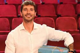 Stefano De Martino basta ai gossip sulla sua vita sentimentale, la Rai sgrida il conduttore: "Devi mantenere un immagine mediatica pulita"