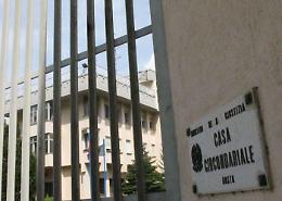 Rivolta nel carcere di Aosta: tre detenuti barricati in una cella da sabato