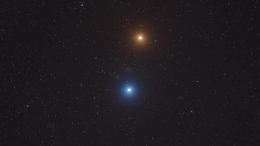 Il cielo si tinge di rosso e blu: Marte e Regolo danzano insieme questa sera