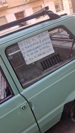 Barriera di Milano, il cartello sul Pandino: «La telecamera ti vede, poi ti prendo io»