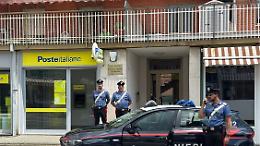 Rapina a mano armata all’ufficio postale di Candelo: spari e fuga in auto, indagini in corso