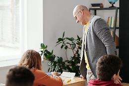 Diventare insegnanti nel 2025: l’Italia riscopre la vocazione educativa, ma è il Sud a guidare la corsa
