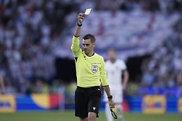 FIFA cambia le regole: portiere punito al Mondiale per Club per aver trattenuto il pallone oltre 8 secondi