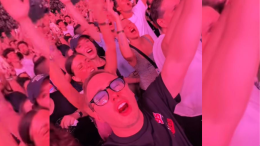 “Sono andato da solo. Ho pianto”: il pornoattore Max Felicitas e la lezione al concerto di Cremonini