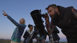 La Luna incontra Saturno: danza celeste nei cieli d’Italia tra il 18 e il 19 giugno