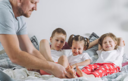 Italia fanalino di coda in Europa: i padri esclusi dalla cura dei figli