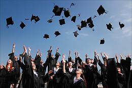 Le università formano studenti che nei mondo lavorativo di oggi, non servono: ecco quando l'istruzione non basta più