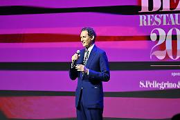 Da Crippa a Bottura: così Torino (con Elkann) premia i re degli chef