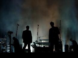 Massive Attack a Milano: un concerto di bassi e resistenza