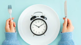 Digiuno intermittente e dieta tradizionale: efficacia simile nella perdita di peso