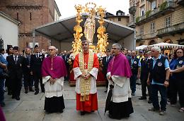 La statua della Consolata in processione nelle strade di Torino 
