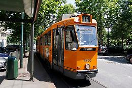 Torino rinnova i binari del tram: lavori in corso su tre punti cruciali della rete