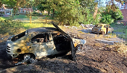 Torino, in strada spunta un cimitero di automobili rubate e incendiate