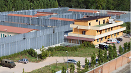 La scabbia al Cpr finisce in tribunale: «Situazione al limite. Riboldi spieghi»