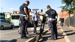 Pioggia di multe su bici e monopattini: nel 2025 sono aumentate del 36% 