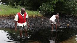 Autorità tradizionale nigeriana reclama 12 miliardi a Shell per danni ambientali nel delta del Niger