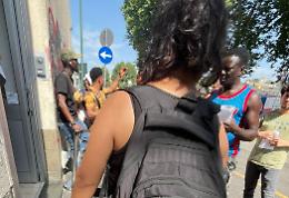 In coda per il permesso di soggiorno «Sono incinta: ho atteso ore al sole»