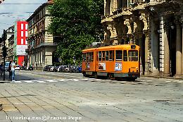 Torino: uomo cade da un palazzo, i cavi del tram attenuano l'impatto e lo salvano da una tragedia