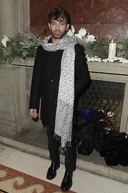 Gianni Sperti pronto a salire sul trono di Uomini e Donne? Ecco gli indizi che alimentano l'ipotesi

