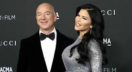 Bezos fugge da Venezia: yacht annullati e nozze blindate all'Arsenale