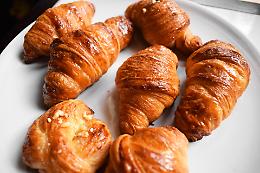 Il segreto italiano dei croissant francesi: il burro tecnico che parla piemontese
