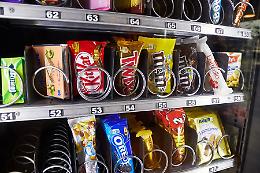 Merendine a merenda, obesità a colazione: in Europa è boom di snack per bambini
