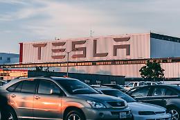 Tesla lancia il suo robotaxi: primi test a guida autonoma ad Austin