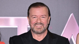 Buon compleanno Ricky Gervais: 64 anni di risate irriverenti e rivoluzioni comiche