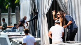 Jeff Bezos e Lauren Sanchez sono arrivati a Venezia: inizia il matrimonio più atteso dell'anno