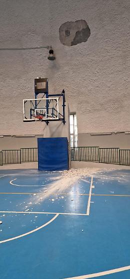 Non c’è pace per il campo da basket, lavori ko