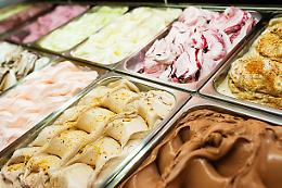 Gelati sempre più cari, porzioni sempre più piccole: il paradosso dell’estate italiana

