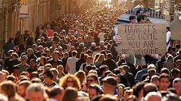 "Turisti, tornatevene a casa, qui non siete i benvenuti"