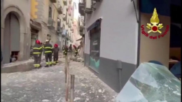 Esplosione a Napoli, un morto e quattro feriti: crolla parte di uno stabile in via De Filippo