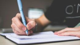 Quando l’errore diventa regola: 5 sbagli grammaticali accettati
