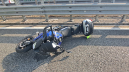 Tangenziale sud, incidente tra moto e auto: paura ma nessun ferito grave