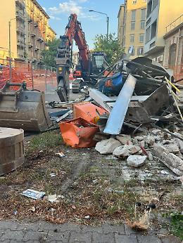 Rimossi i distributori e addio al degrado: ora largo alla ciclabile