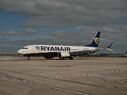 Scene di panico sul volo Ryanair: passeggeri chiusi a bordo senza aria, tra malori e urla