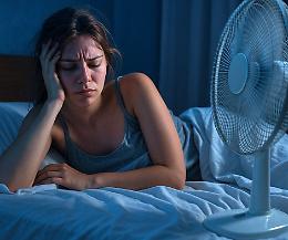Dormire male per il caldo? Potrebbe costarti caro, lo studio shock