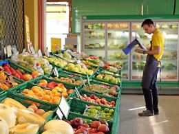 Frutta e verdura nei supermercati: come riconoscere davvero la freschezza