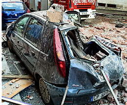 Esplode un appartamento in via Nizza: la devastazione in 10 foto