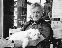 Travolto dall’onda nera. Così è morto a 70 anni Franco, il fruttivendolo di via Medail