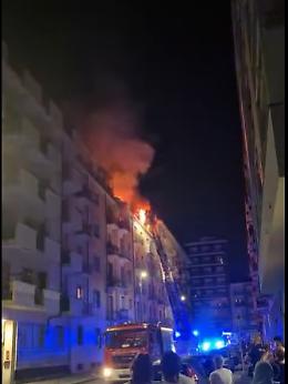 Esplosione in via Nizza, il video dell'intervento dei Vigili del fuoco