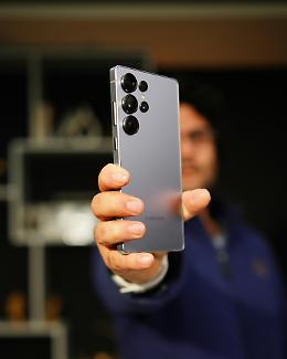 Galaxy Z Fold 7: via gli "anelli di Saturno", ritorno al minimalismo nel design