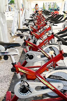 La notte dello spinning a Susa: sport, musica e convivialità sotto le stelle
