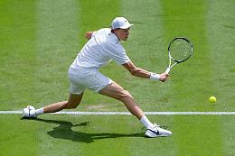 Esordio sul velluto a Wimbledon per Jannik Sinner contro Luca Nardi, disco verde anche per Lorenzo Sonego